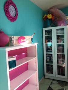 teal/pink playhouse/craft room
